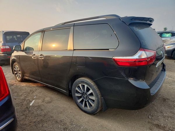 2019 TOYOTA SIENNA