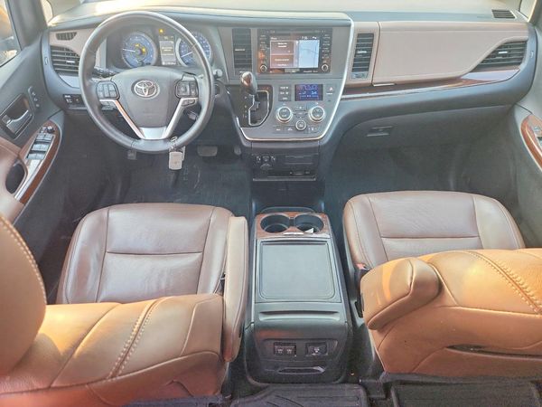 2019 TOYOTA SIENNA