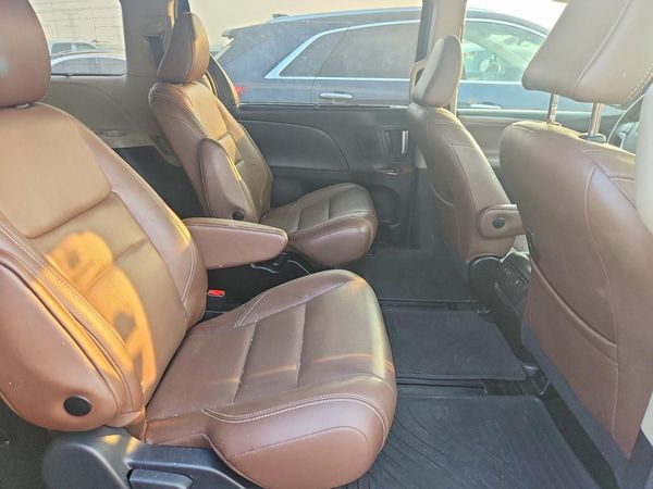 2019 TOYOTA SIENNA