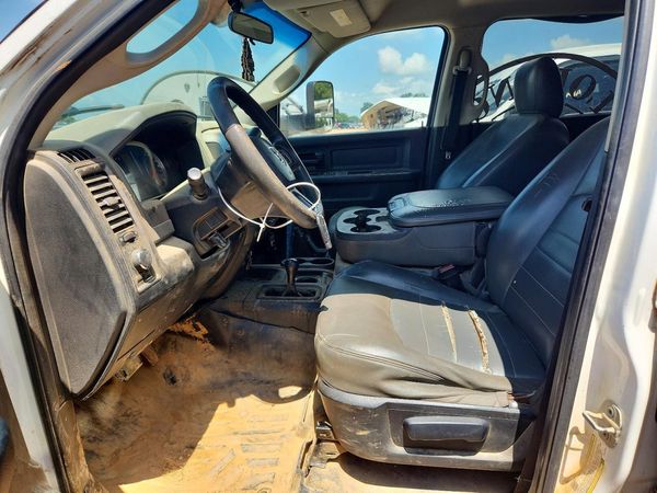 2013 RAM 3500 CREW CAB CHASSIS 4X4