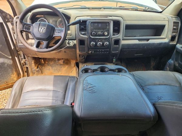 2013 RAM 3500 CREW CAB CHASSIS 4X4