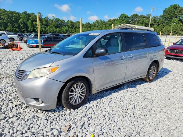 2015 TOYOTA SIENNA