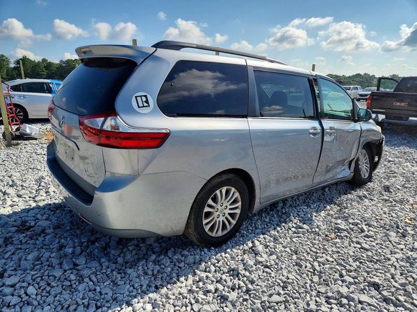 2015 TOYOTA SIENNA