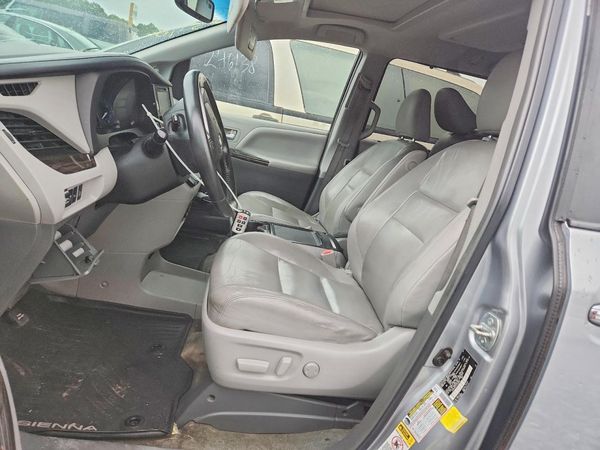 2015 TOYOTA SIENNA