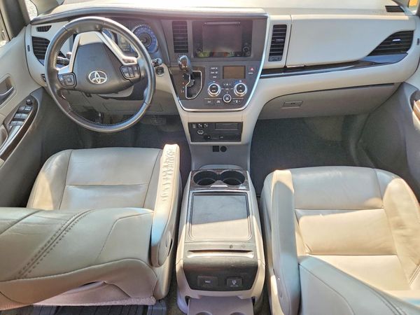 2015 TOYOTA SIENNA
