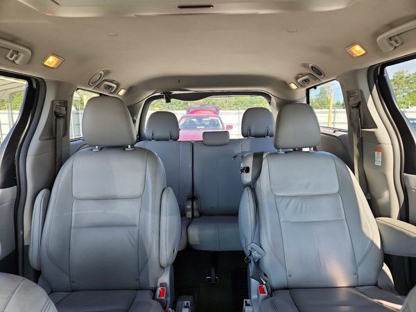 2015 TOYOTA SIENNA