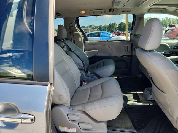 2015 TOYOTA SIENNA