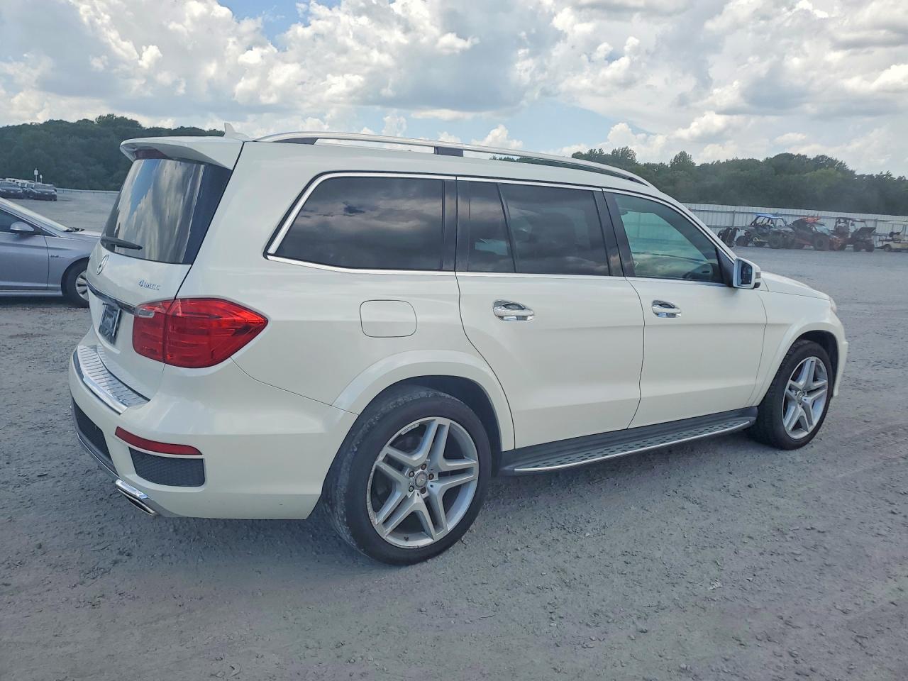 2015 MERCEDES-BENZ GL GL550 4MATIC