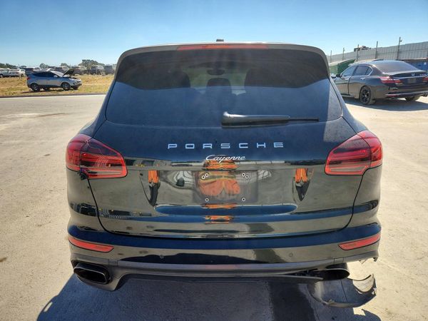 2017 PORSCHE CAYENNE