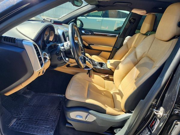 2017 PORSCHE CAYENNE