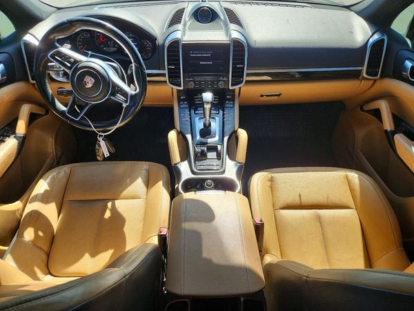 2017 PORSCHE CAYENNE