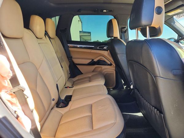 2017 PORSCHE CAYENNE