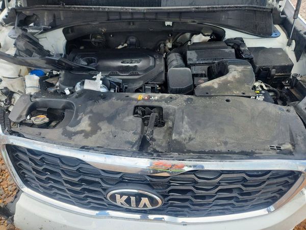 2019 KIA SORENTO L, LX, S