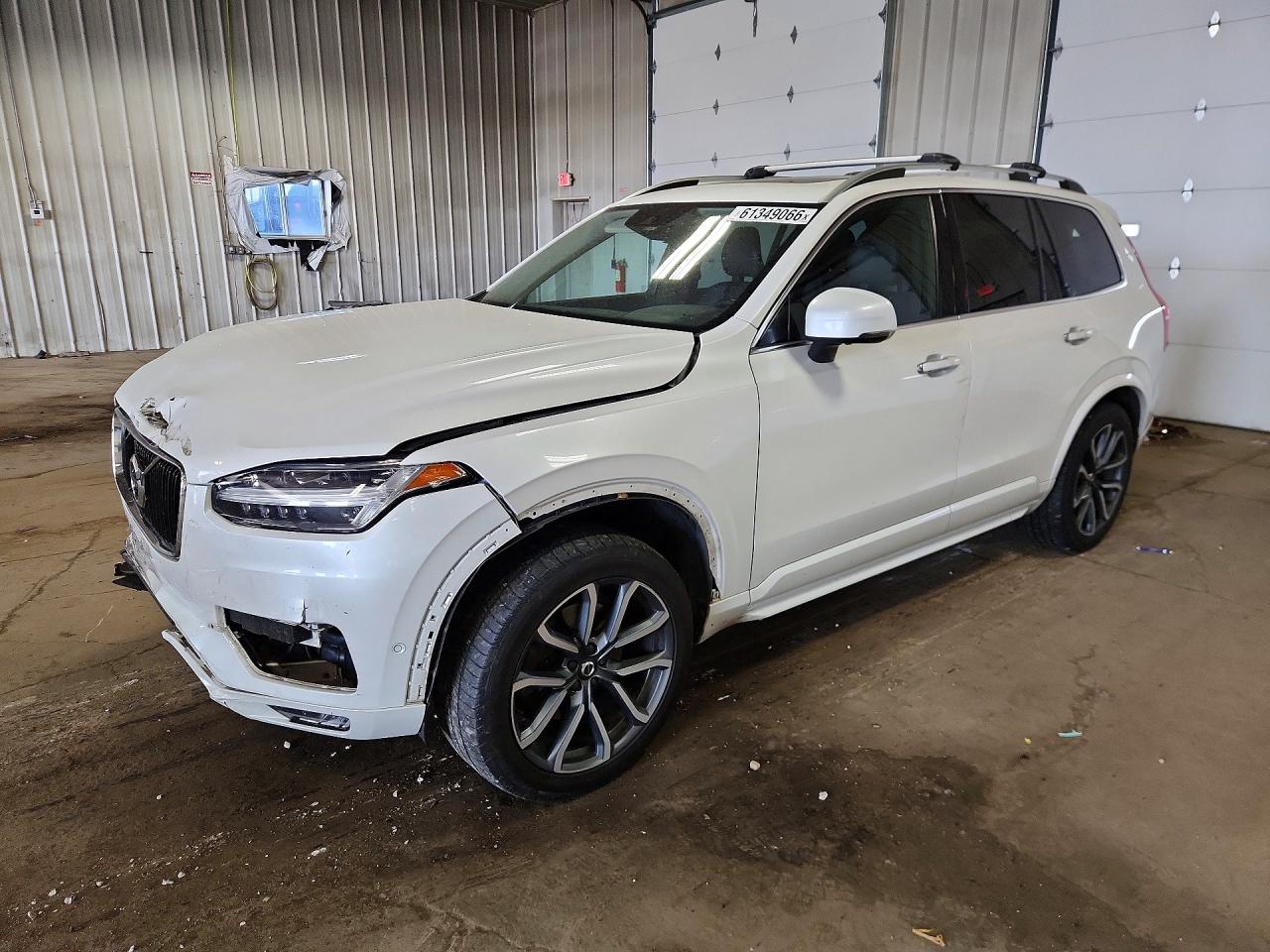 2018 VOLVO XC90 Momentum