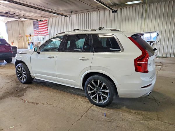 2018 VOLVO XC90 Momentum