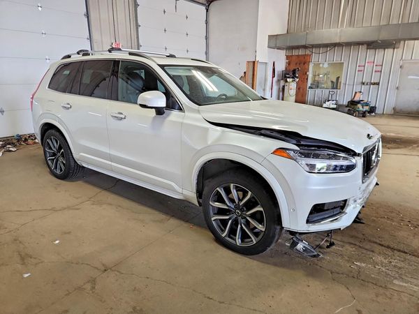 2018 VOLVO XC90 Momentum