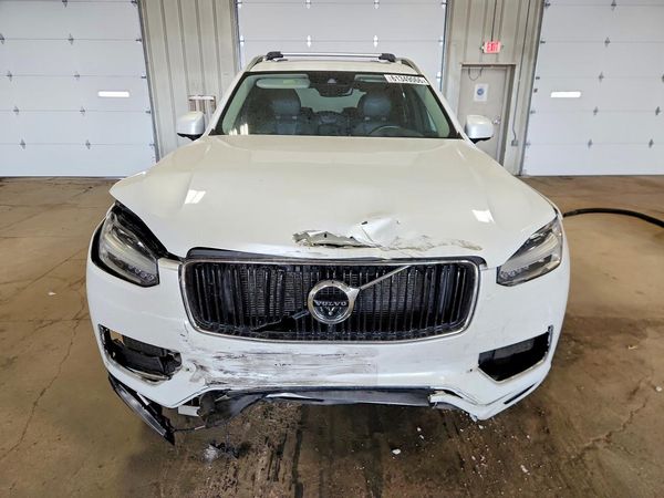 2018 VOLVO XC90 Momentum