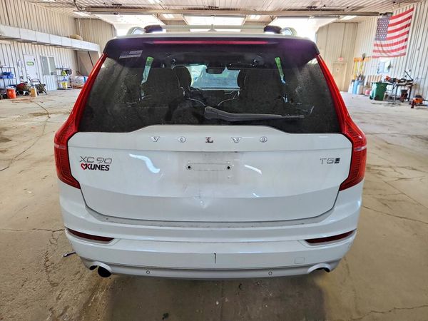 2018 VOLVO XC90 Momentum