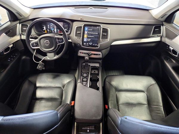 2018 VOLVO XC90 Momentum