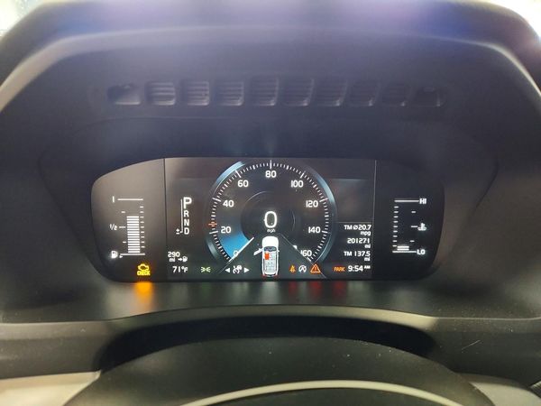 2018 VOLVO XC90 Momentum