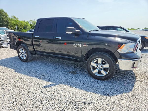 2017 RAM 1500 SLT CREW CAB 4X2