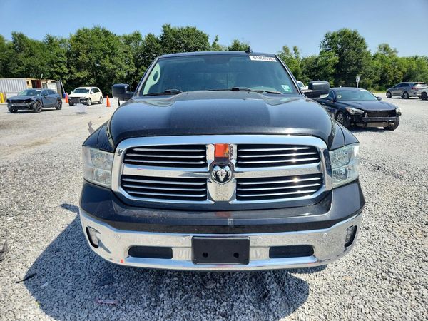 2017 RAM 1500 SLT CREW CAB 4X2