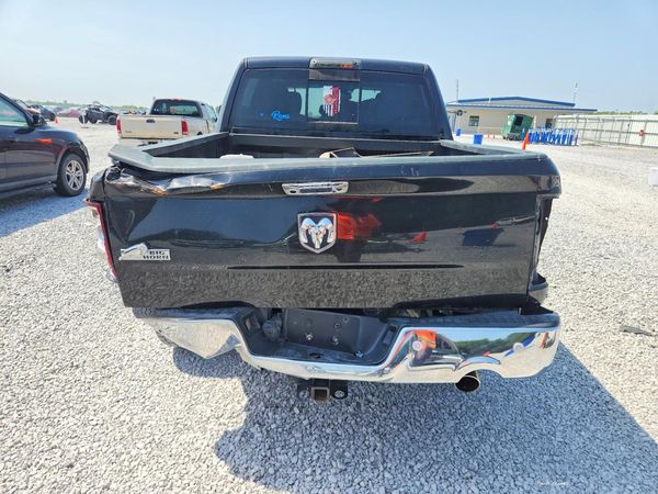 2017 RAM 1500 SLT CREW CAB 4X2