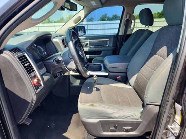 2017 RAM 1500 SLT CREW CAB 4X2