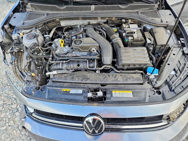 2025 VOLKSWAGEN JETTA SE — Engine bay