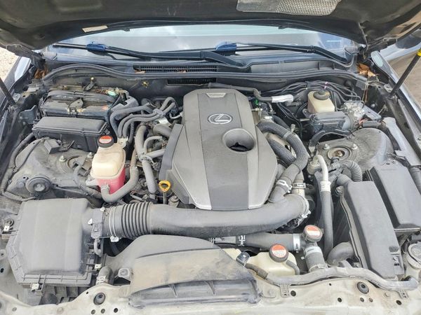 2016 LEXUS IS 200t