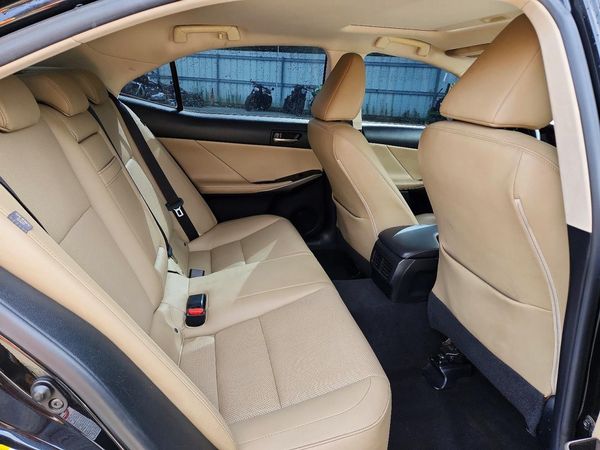 2017 LEXUS IS