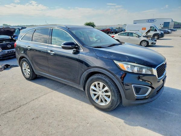 2016 KIA SORENTO L / LX