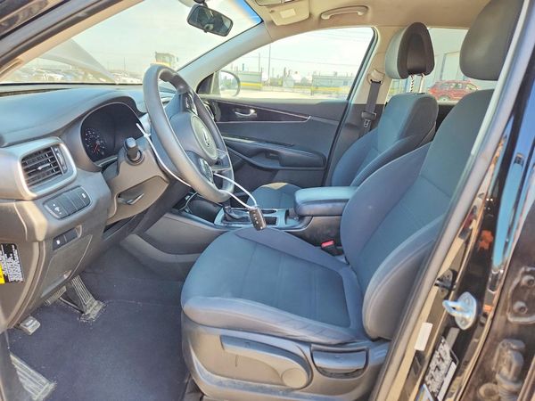 2016 KIA SORENTO L / LX