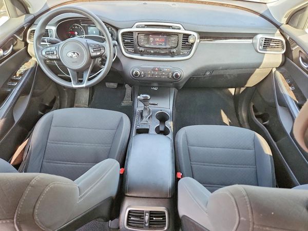 2016 KIA SORENTO L / LX