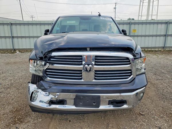 2017 RAM 1500 SLT CREW CAB 4X4