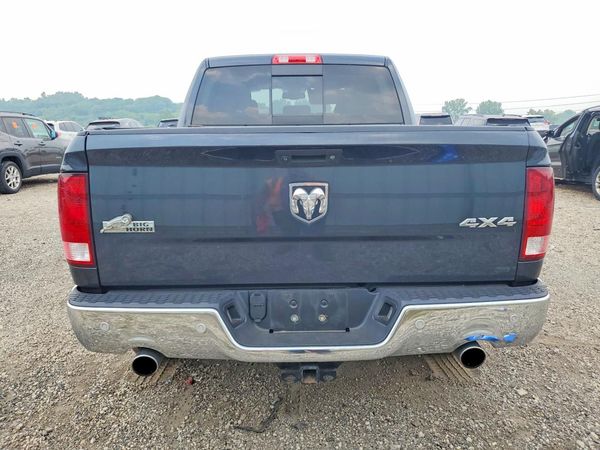 2017 RAM 1500 SLT CREW CAB 4X4