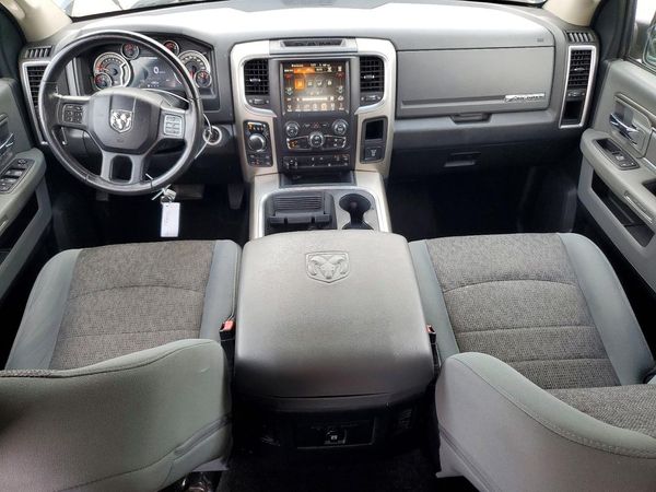 2017 RAM 1500 SLT CREW CAB 4X4