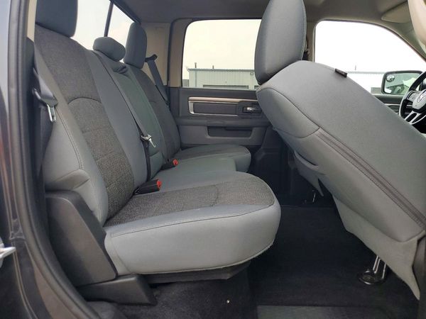 2017 RAM 1500 SLT CREW CAB 4X4