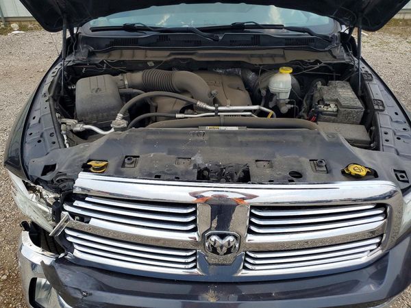 2017 RAM 1500 SLT CREW CAB 4X4