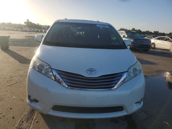 2017 TOYOTA SIENNA
