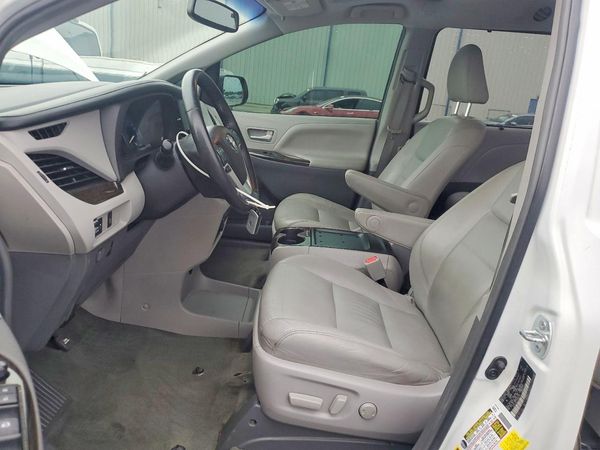 2017 TOYOTA SIENNA