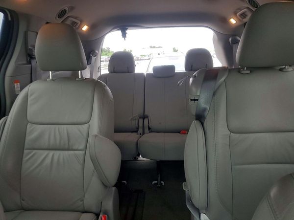 2017 TOYOTA SIENNA