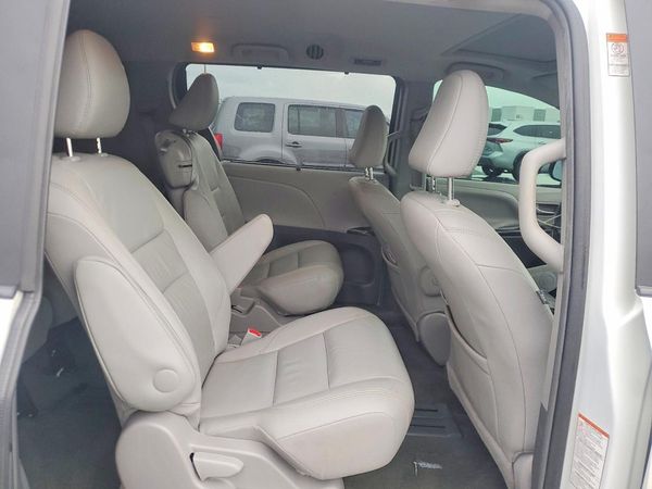 2017 TOYOTA SIENNA