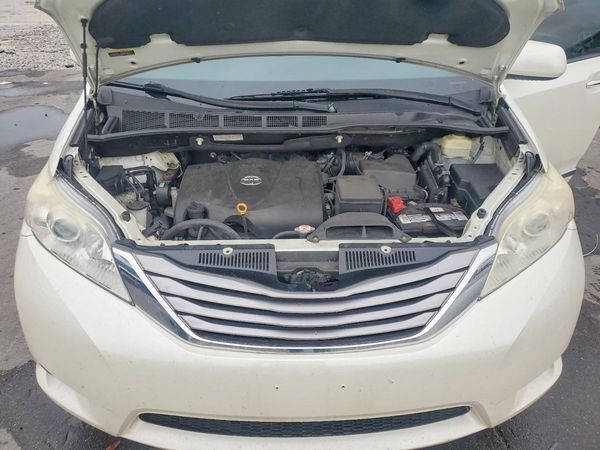 2017 TOYOTA SIENNA