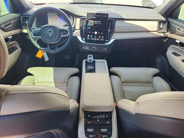 2025 VOLVO XC90 Ultra