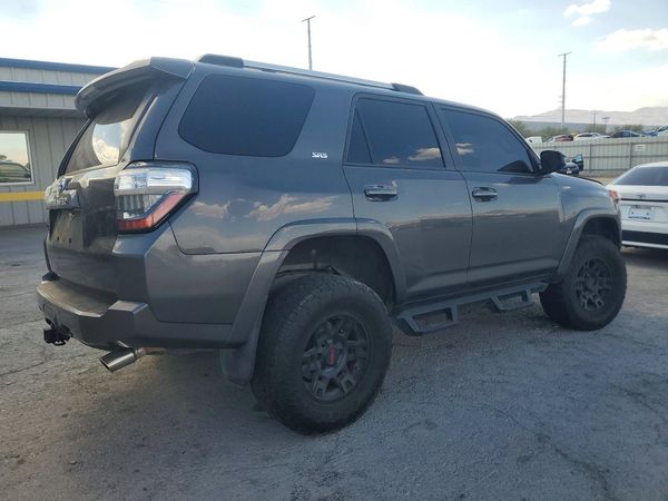 2022 TOYOTA 4RUNNER SR5