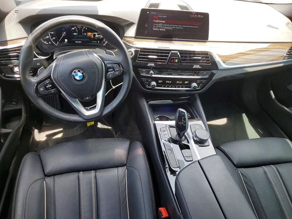 2019 BMW 530