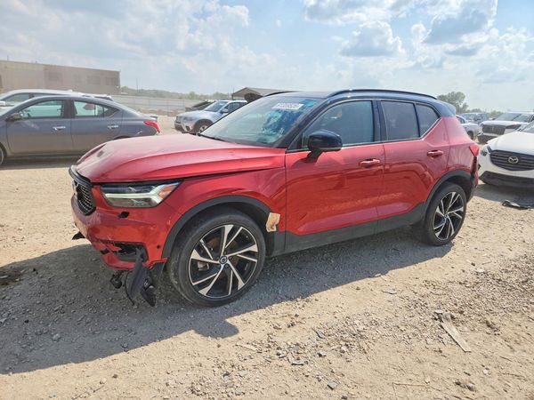 2020 VOLVO XC40