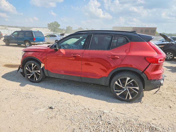 2020 VOLVO XC40 R-Design