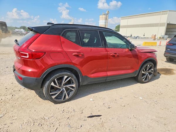 2020 VOLVO XC40 R-Design